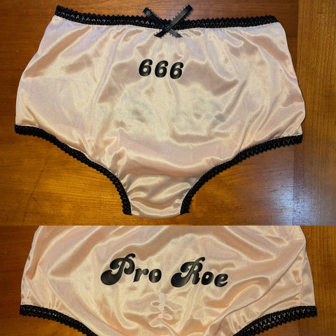 SIZE MEDIUM• 666 Pro Roe•high waisted